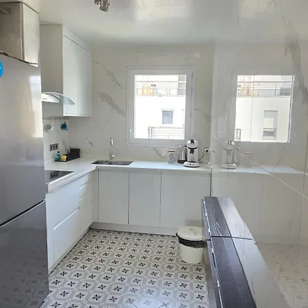 Bel Pres Du Metro Apartment *